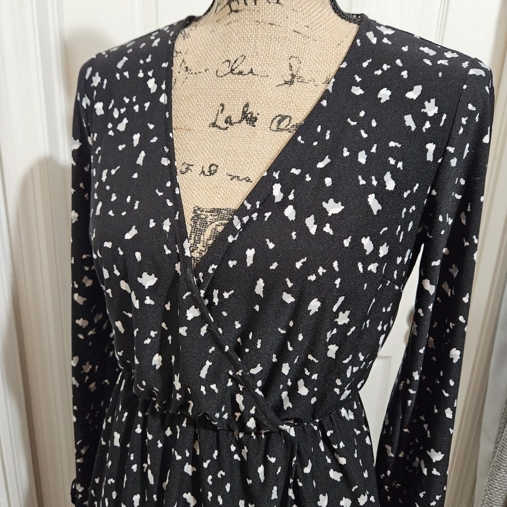 Forever 21 Long Sleeve Black & Silver Print Mini Dress Size M - Picture 2 of 10